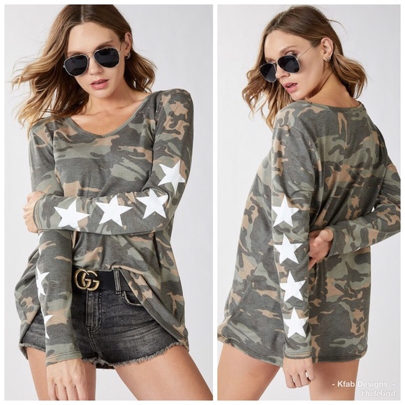 Tops - 🛍 LAST 1! Camo Star ⭐️ Print U Neck Top!